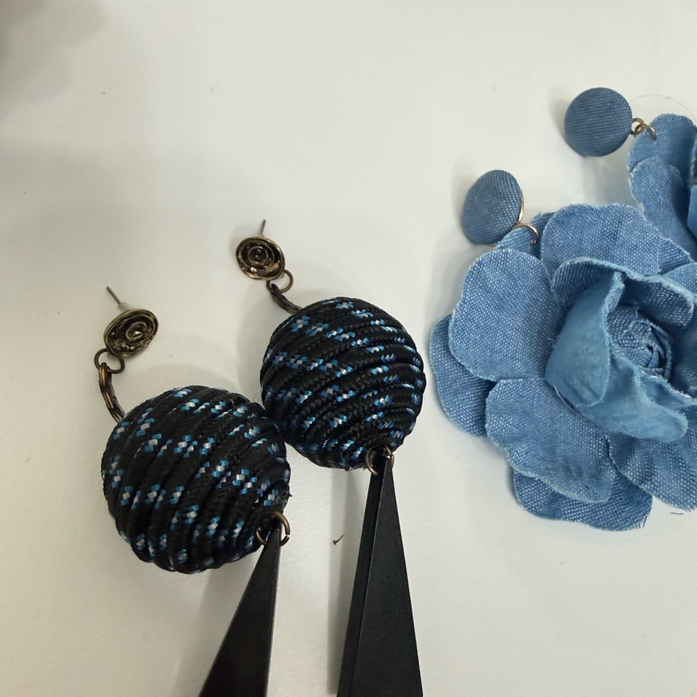 2 pair of Earrings